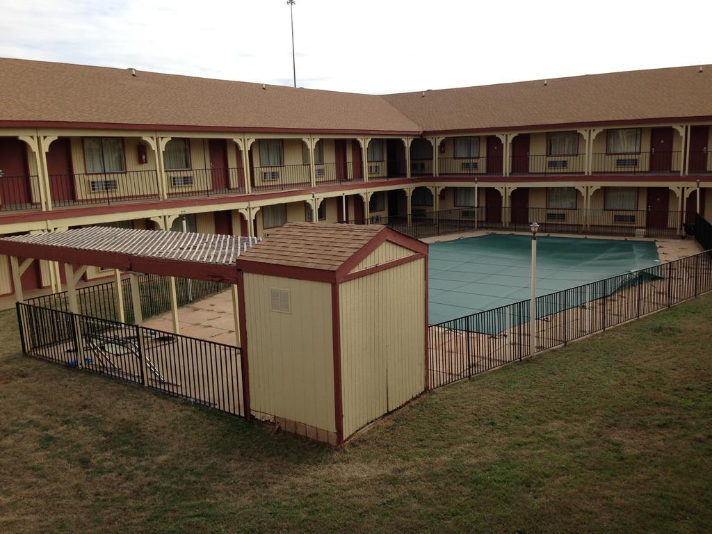 Hometown Inn And Suites Elk City Exterior foto